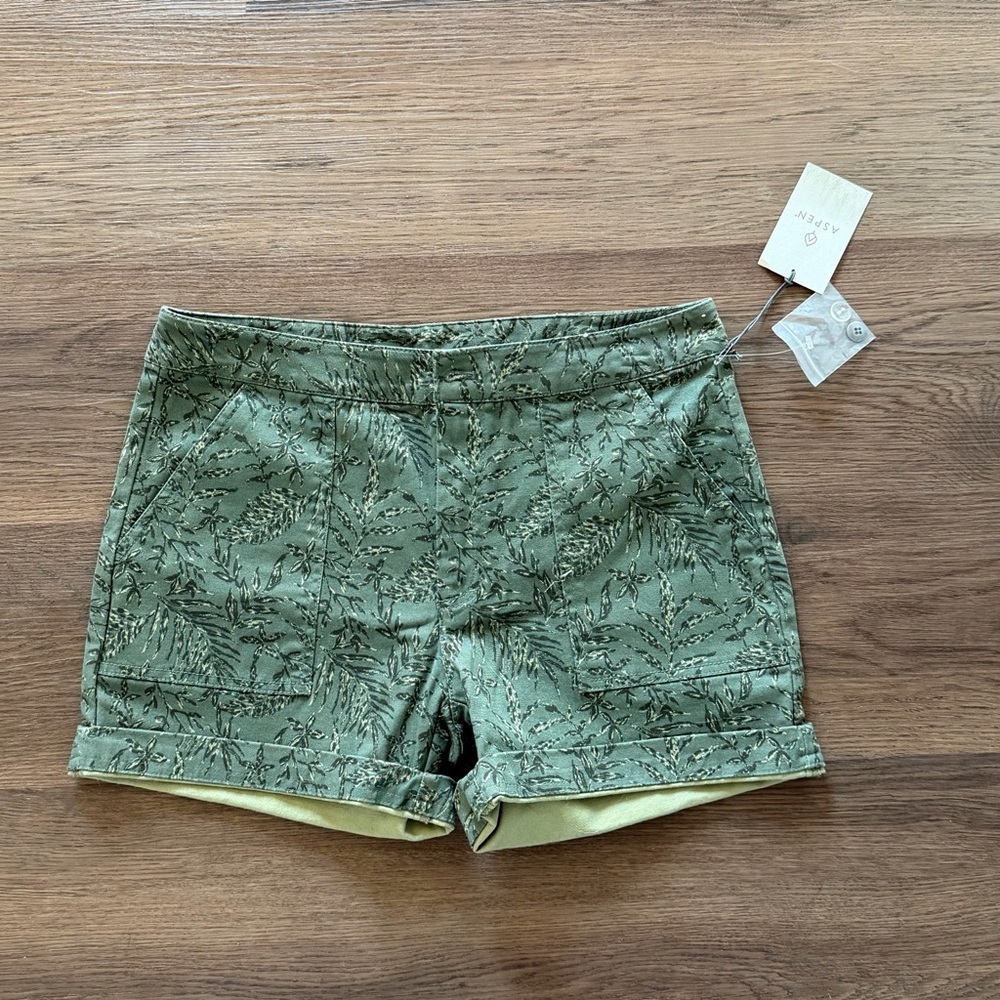 Aspen Womens Green Tropical Fern Print Cuffed Utility Shorts Size 4 NWT